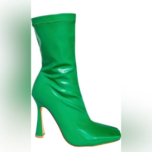 Perfect holiday boots! These gorgeous boots won’t last! Hurry! - Picture 1 of 6